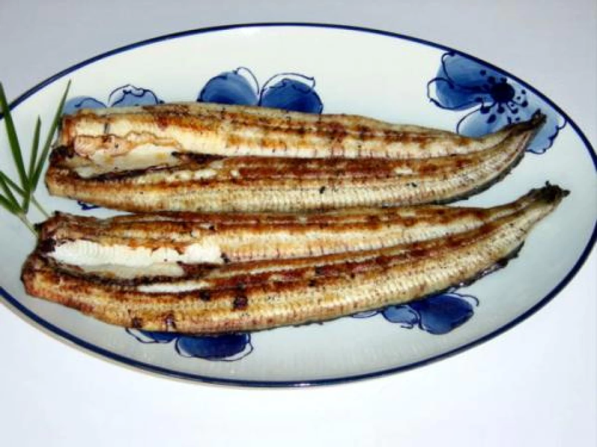うなぎの炭火焼き白焼き (2800円/2本)
